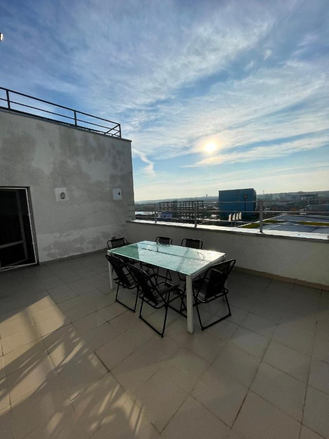 Luanaapartments #1 Otopeni Exteriör bild